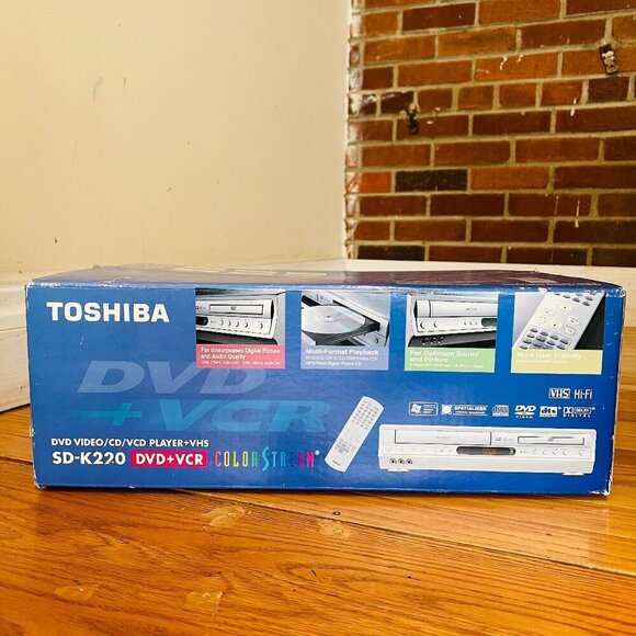 Brand NEW Toshiba SD-K220  DVD Video/CD/VCR Player  + VHS Combo in box w Remote - Picture 1 of 16